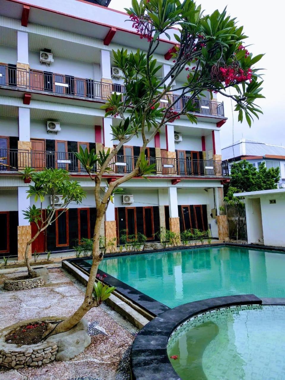 Jaya Phita Hotel Kupang  Exterior photo